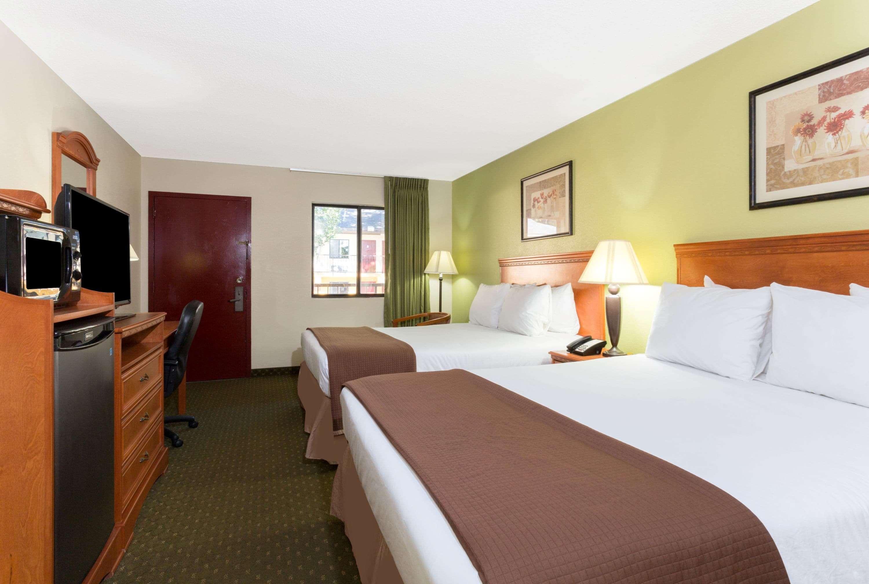 Howard Johnson By Wyndham Tallahassee Exterior foto