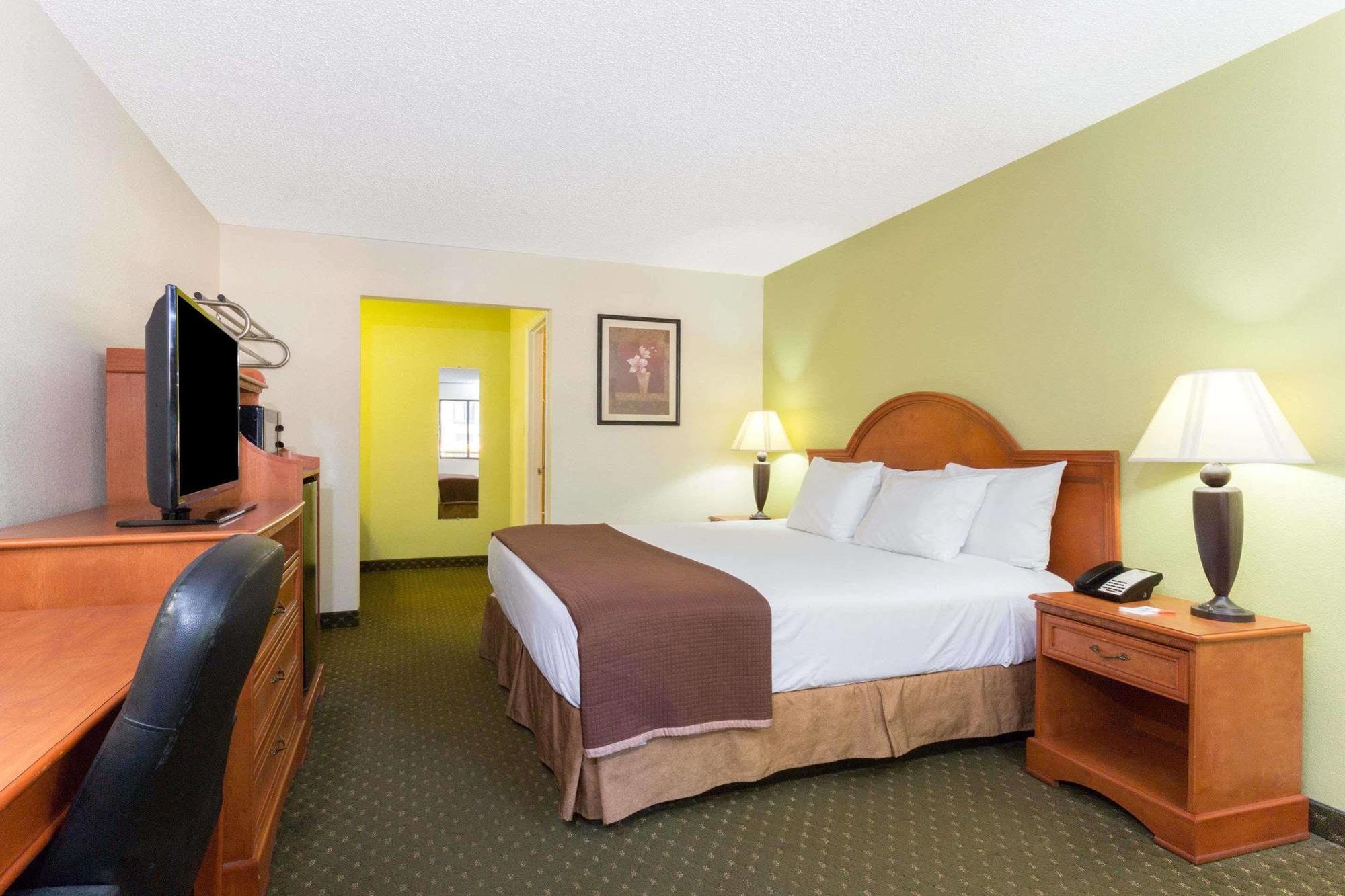 Howard Johnson By Wyndham Tallahassee Exterior foto